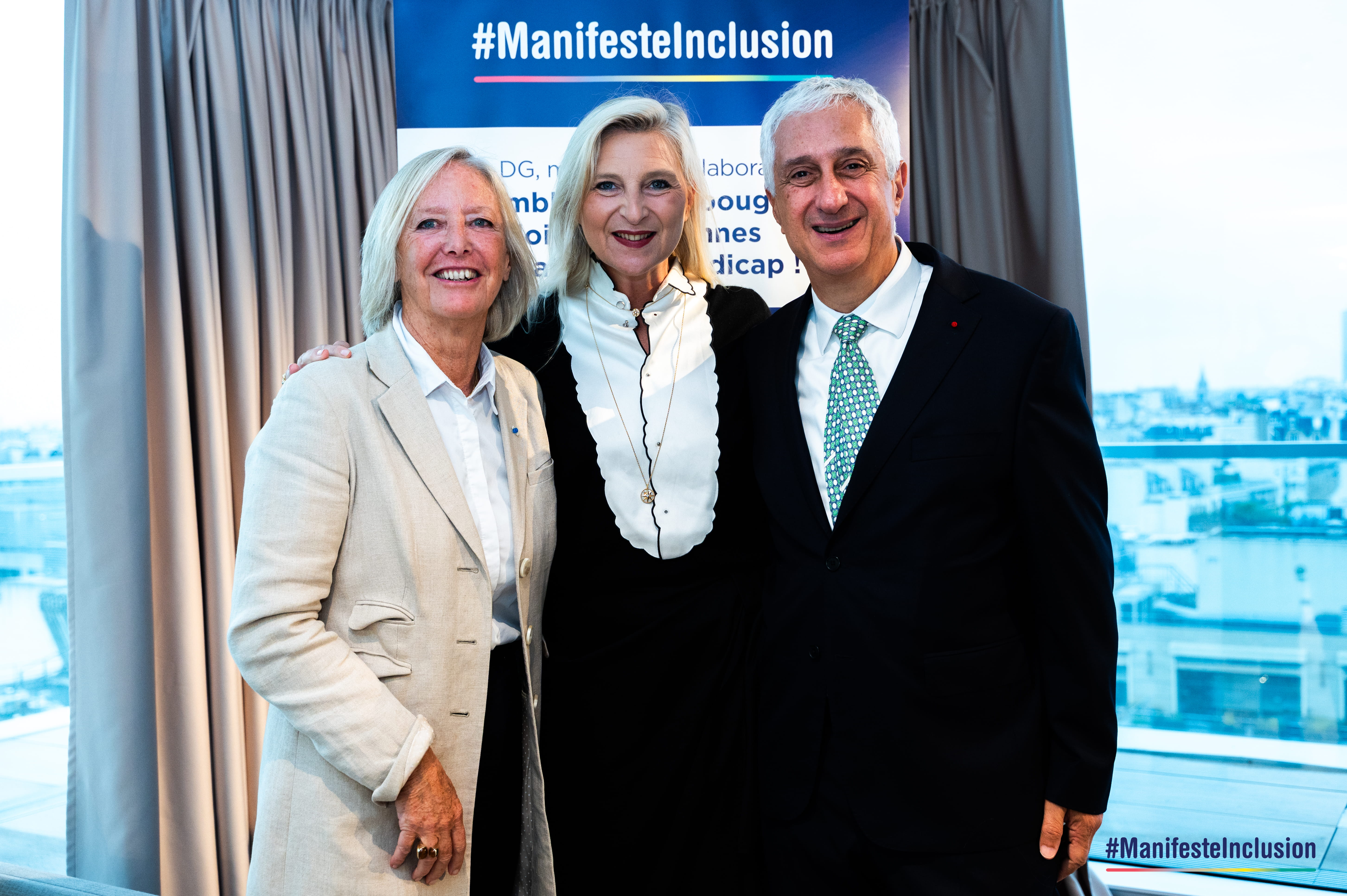 V&eacute;ronique Courtois (Dior) entour&eacute;e de Sophie Cluzel et St&eacute;phane Layani, co-pr&eacute;sidents du Manifeste Inclusion, au 11e Caf&eacute; des Dirigeants Engag&eacute;s, le 20 octobre 2026 chez Dior