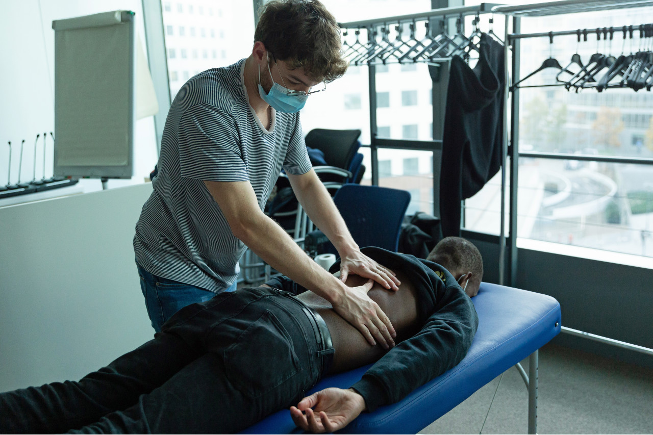 Séance de massage lors de la SEEPH d'Engie